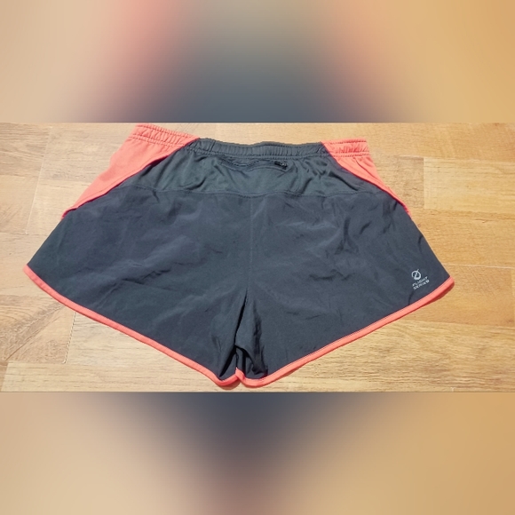 North Face Shorts NWOT Women's - Picture 2 of 9